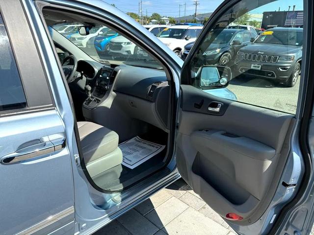 Photo of 2012 Glacier Blue Kia Sedona