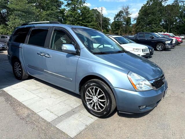Photo of 2012 Glacier Blue Kia Sedona