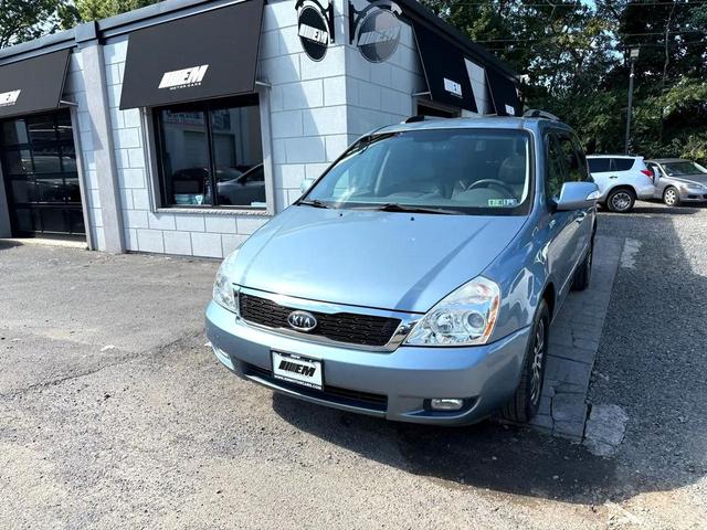 Photo of 2012 Glacier Blue Kia Sedona