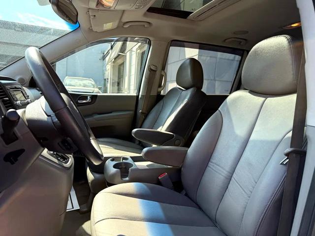 Photo of 2012 Glacier Blue Kia Sedona