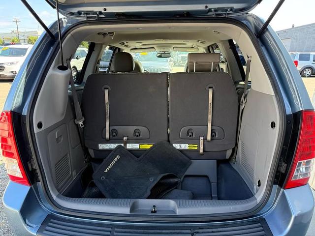 Photo of 2012 Glacier Blue Kia Sedona