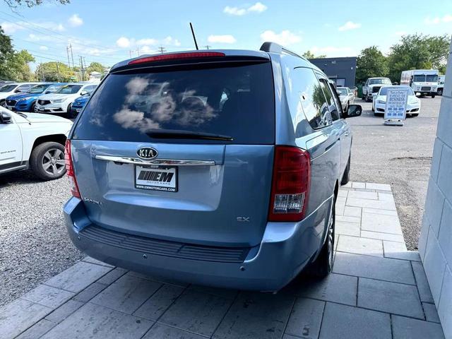 Photo of 2012 Glacier Blue Kia Sedona