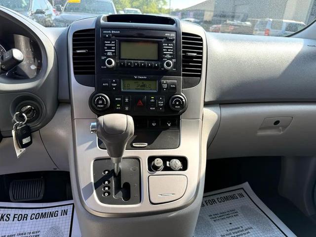 Photo of 2012 Glacier Blue Kia Sedona