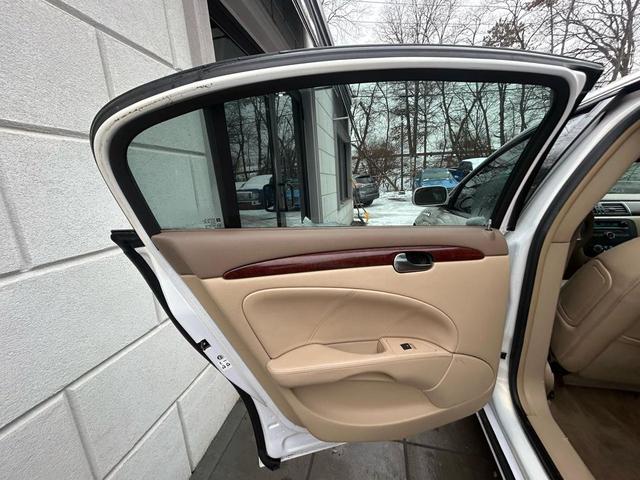 Photo of 2006 White Gold Flash Tricoat Buick Lucerne
