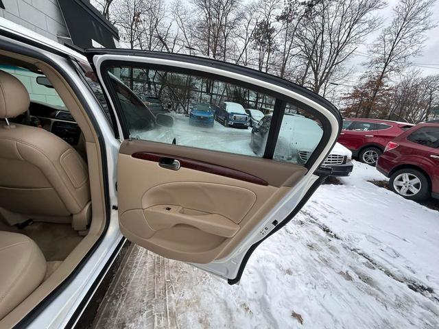 Photo of 2006 White Gold Flash Tricoat Buick Lucerne
