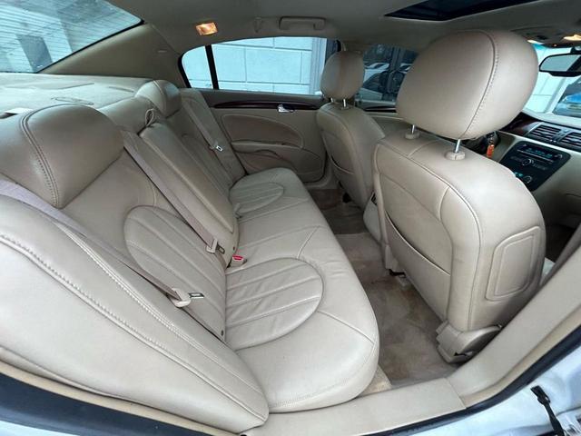 Photo of 2006 White Gold Flash Tricoat Buick Lucerne
