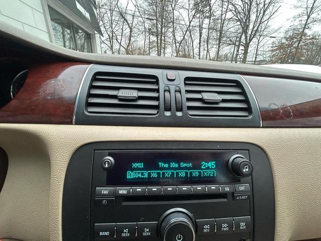 Photo of 2006 White Gold Flash Tricoat Buick Lucerne
