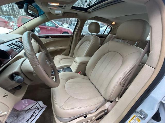 Photo of 2006 White Gold Flash Tricoat Buick Lucerne