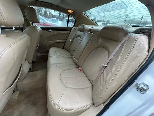 Photo of 2006 White Gold Flash Tricoat Buick Lucerne