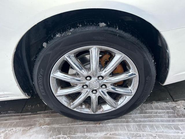 Photo of 2006 White Gold Flash Tricoat Buick Lucerne