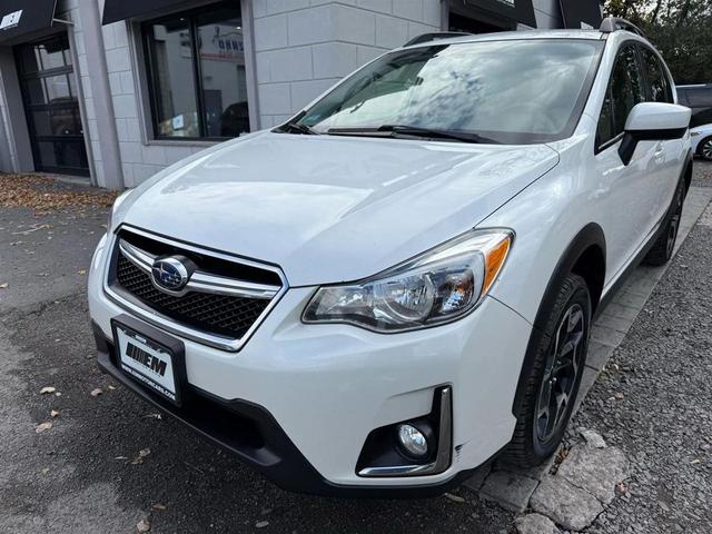 Photo of 2017 Crystal White Pearl Subaru Crosstrek