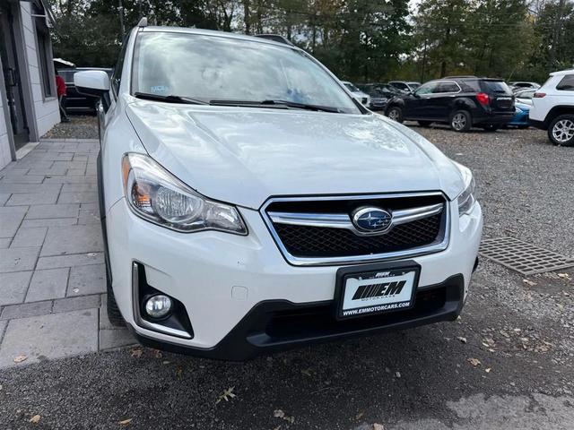 Photo of 2017 Crystal White Pearl Subaru Crosstrek