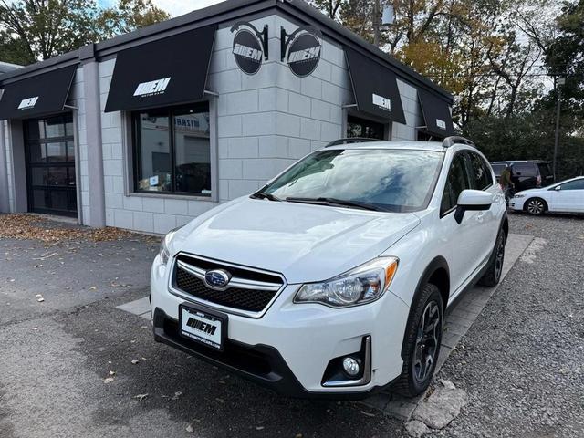 Photo of 2017 Crystal White Pearl Subaru Crosstrek