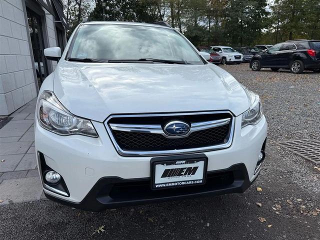 Photo of 2017 Crystal White Pearl Subaru Crosstrek