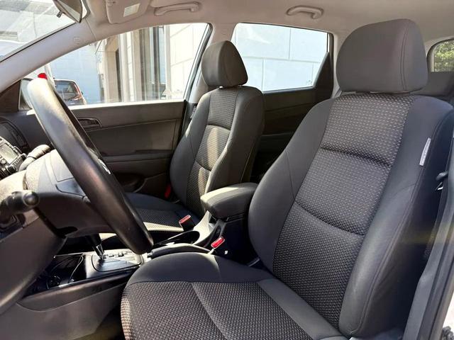 Photo of 2011 Shimmering Silver Metallic Hyundai Elantra Touring