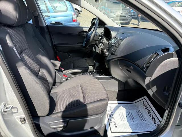 Photo of 2011 Shimmering Silver Metallic Hyundai Elantra Touring