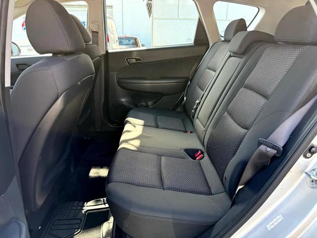 Photo of 2011 Shimmering Silver Metallic Hyundai Elantra Touring