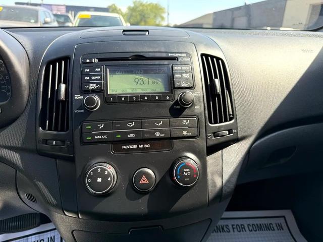 Photo of 2011 Shimmering Silver Metallic Hyundai Elantra Touring