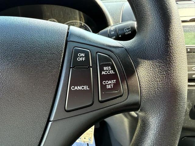 Photo of 2011 Shimmering Silver Metallic Hyundai Elantra Touring