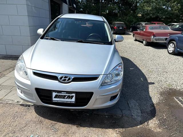 Photo of 2011 Shimmering Silver Metallic Hyundai Elantra Touring
