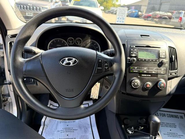 Photo of 2011 Shimmering Silver Metallic Hyundai Elantra Touring