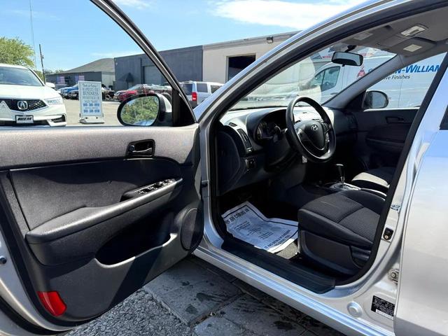 Photo of 2011 Shimmering Silver Metallic Hyundai Elantra Touring