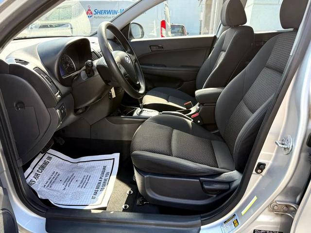 Photo of 2011 Shimmering Silver Metallic Hyundai Elantra Touring