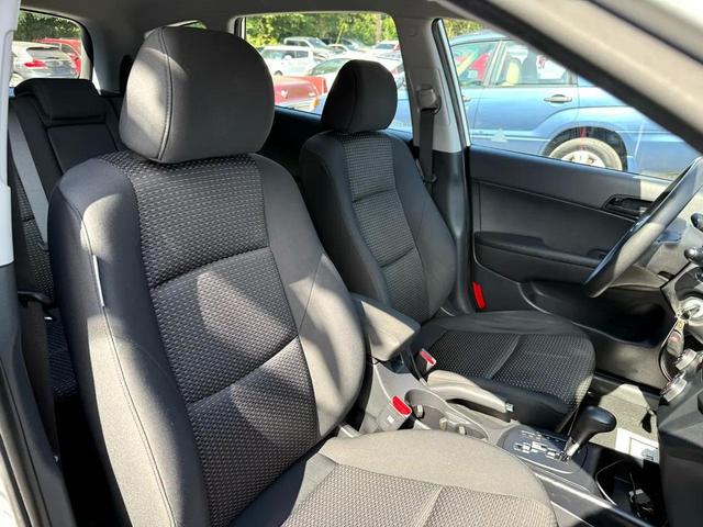 Photo of 2011 Shimmering Silver Metallic Hyundai Elantra Touring