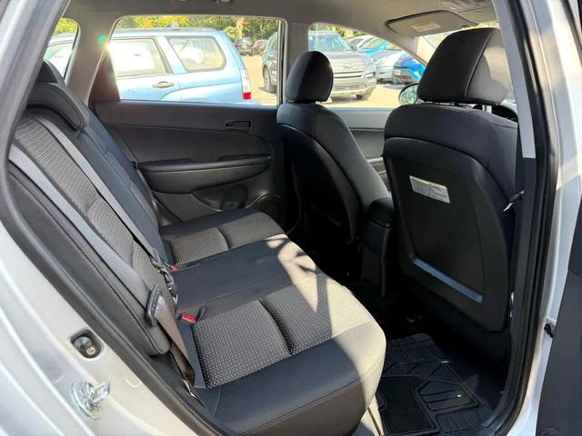 Photo of 2011 Shimmering Silver Metallic Hyundai Elantra Touring