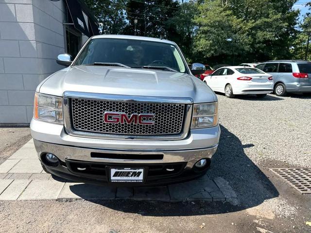 Photo of 2011 Pure Silver Metallic GMC Sierra 1500