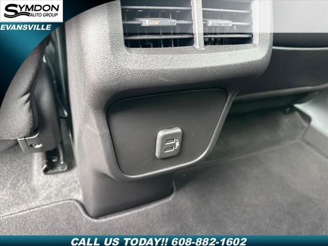 Photo of 2024 Summit White GMC Terrain