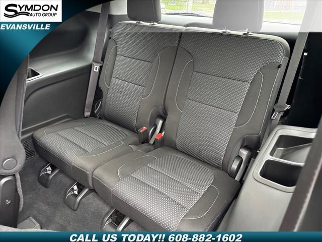 Photo of 2023 Summit White GMC Acadia