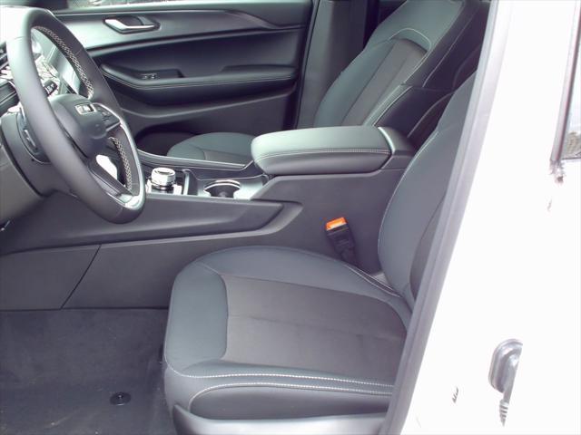 Photo of 2025 Bright White Jeep Grand Cherokee