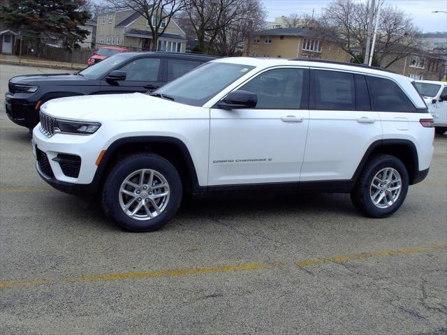 Photo of 2025 Bright White Jeep Grand Cherokee