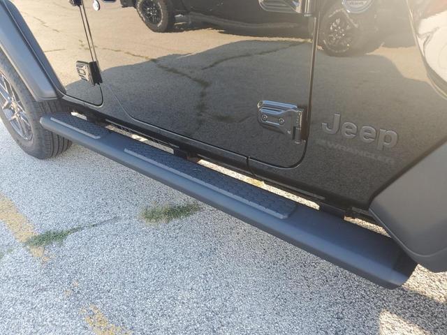 Photo of 2025 Black Clearcoat Jeep Wrangler