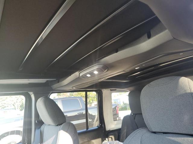 Photo of 2025 Black Clearcoat Jeep Wrangler
