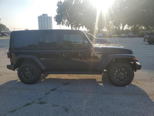 Photo of 2025 Black Clearcoat Jeep Wrangler