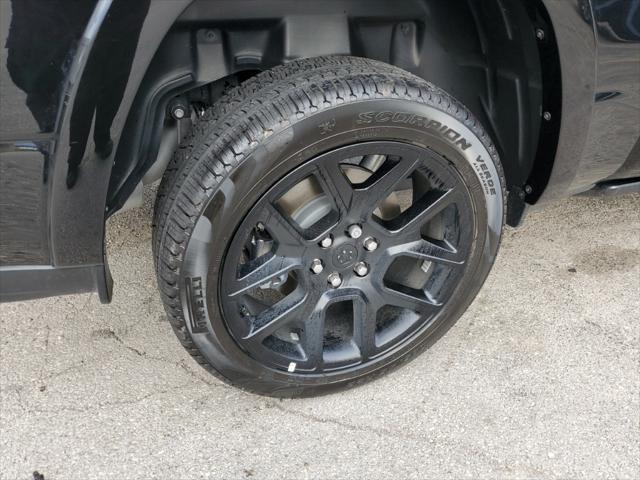 Photo of 2025 Diamond Black Crystal Pearlcoat RAM 1500