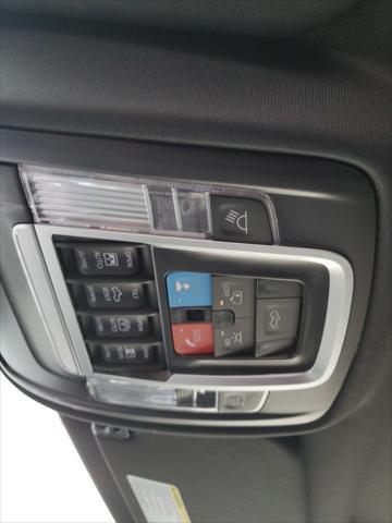 Photo of 2025 Diamond Black Crystal Pearlcoat RAM 1500