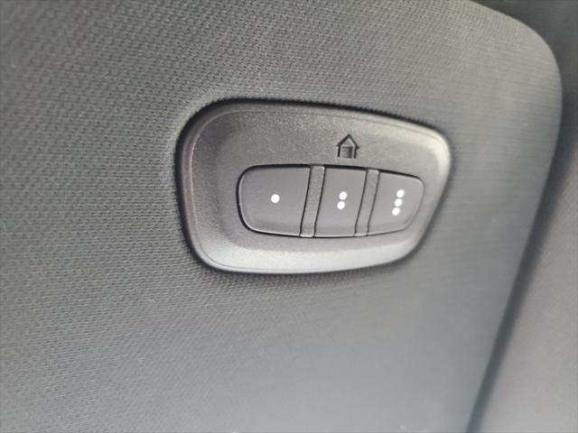 Photo of 2025 Diamond Black Crystal Pearlcoat RAM 1500