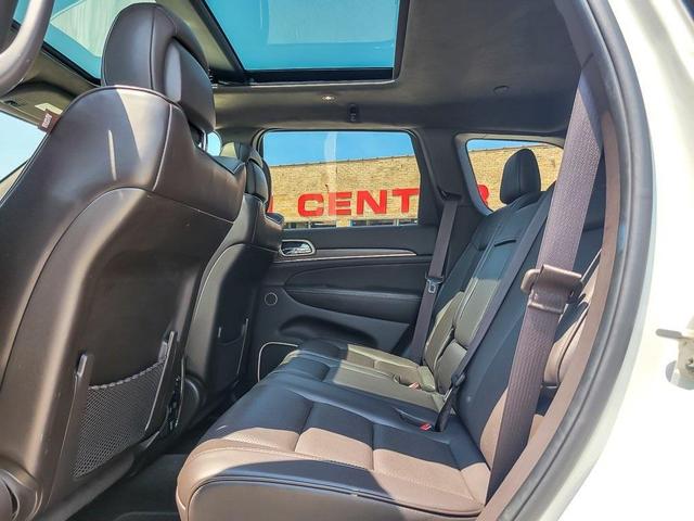Photo of 2017 Ivory 3-Coat Jeep Grand Cherokee
