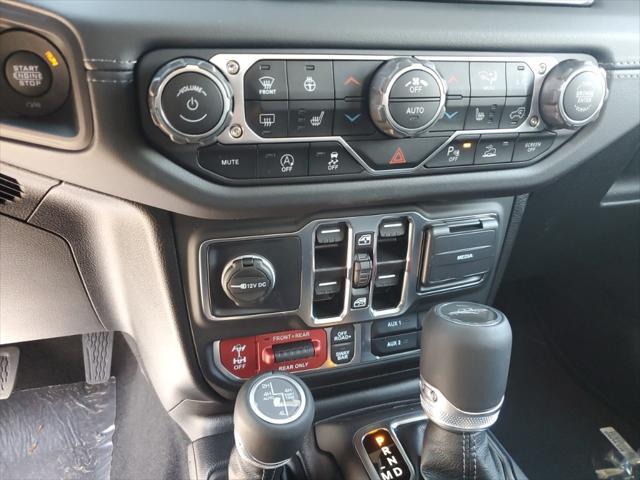 Photo of 2025 Black Clearcoat Jeep Gladiator
