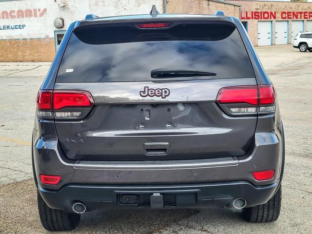Photo of 2018 Diamond Black Crystal Pearlcoat Jeep Grand Cherokee