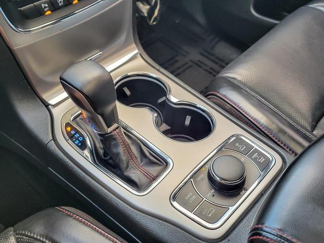 Photo of 2018 Diamond Black Crystal Pearlcoat Jeep Grand Cherokee