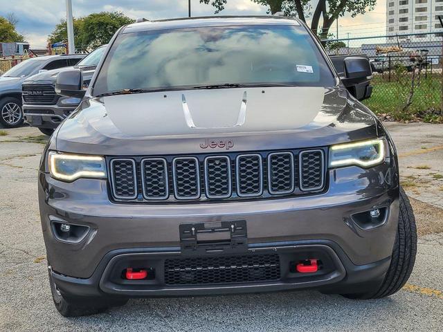 Photo of 2018 Diamond Black Crystal Pearlcoat Jeep Grand Cherokee