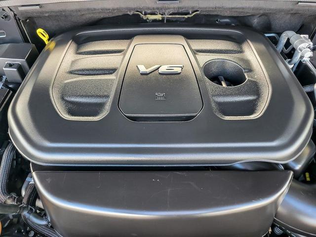 Photo of 2018 Diamond Black Crystal Pearlcoat Jeep Grand Cherokee