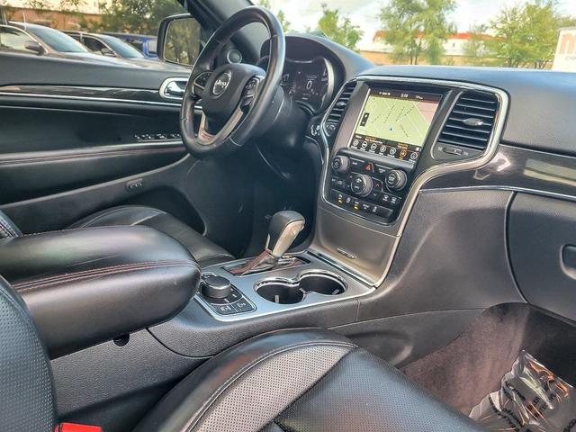 Photo of 2018 Diamond Black Crystal Pearlcoat Jeep Grand Cherokee