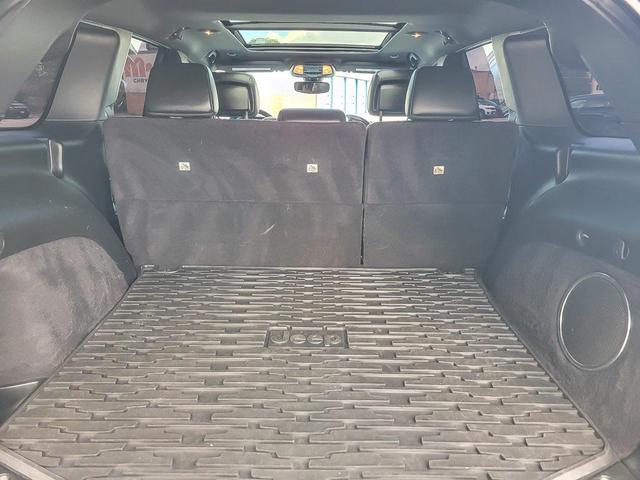 Photo of 2018 Diamond Black Crystal Pearlcoat Jeep Grand Cherokee
