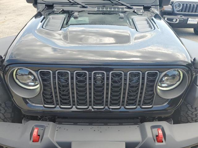 Photo of 2025 Black Clearcoat Jeep Wrangler