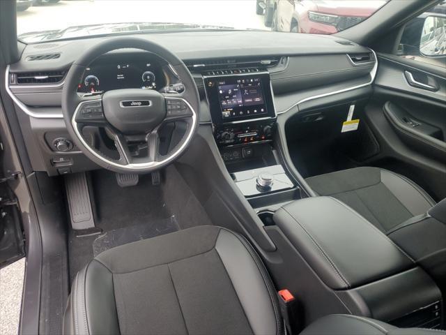 Photo of 2025 Baltic Gray Metallic Clearcoat Jeep Grand Cherokee L